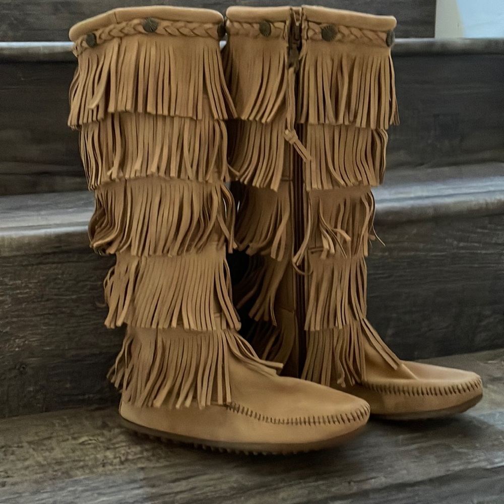 Minnetonka 5 layer fringe moccasin boot